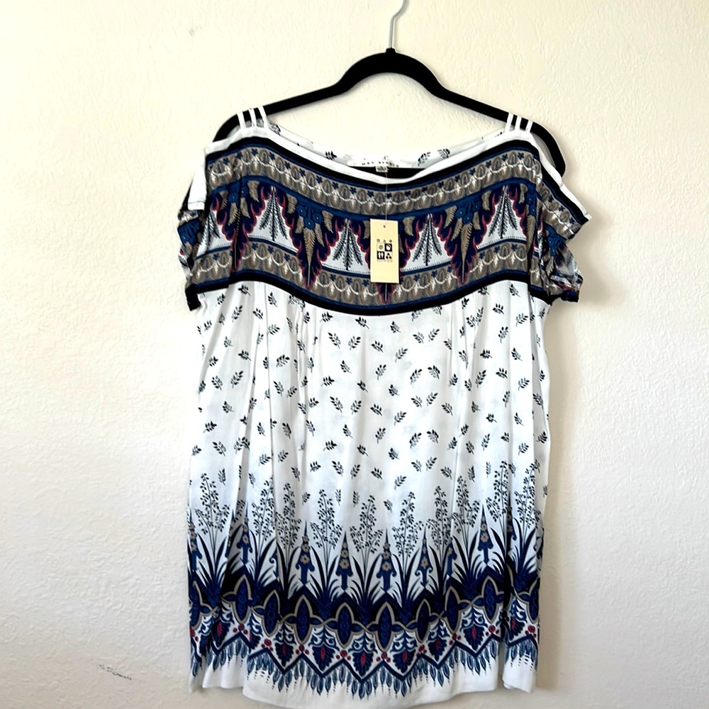 Lovely Max Studio White and Blue Blouse
